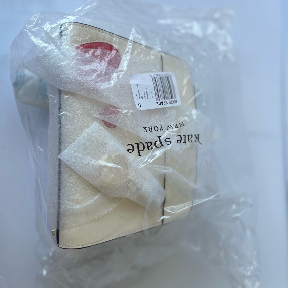 Kate Spade White and Red Heart Wristlet - Picture 6 of 10